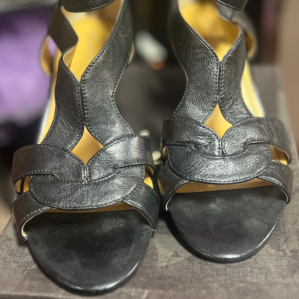 Nine West Women's 9.5 M Black Leather Women's Sandal With Gladiator Style Straps